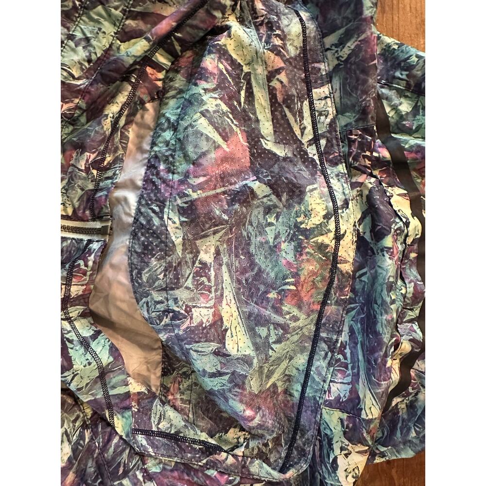 LULULEMON Miss Misty Lightweight Packable Wind Rain Jacket Hooded Iridescent SZ4 - Picture 15 of 15